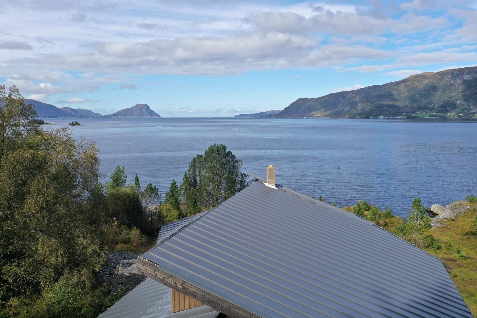 Fantastisk utsikt vestover ut Vanylvsfjorden Galleribilde