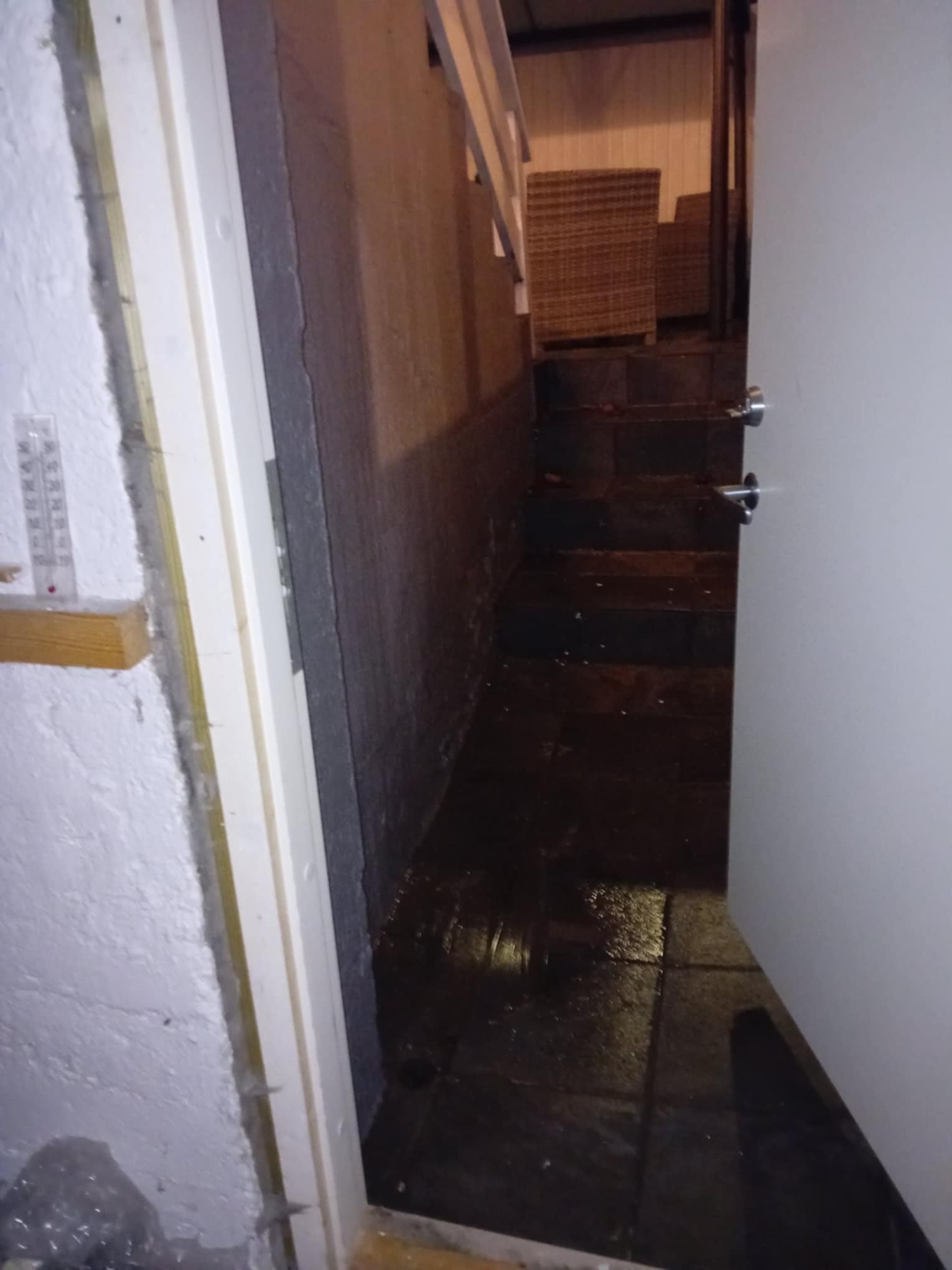 Egen inngang kjeller Galleribilde