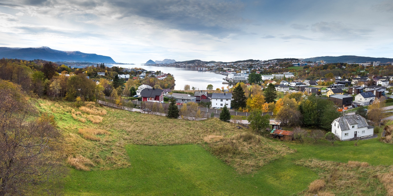 Idehus Ålesund skal bygge en 4-mannsbolig med fantastisk utsikt. Her kan du nyte ettermiddag- og kveldssolen Galleribilde