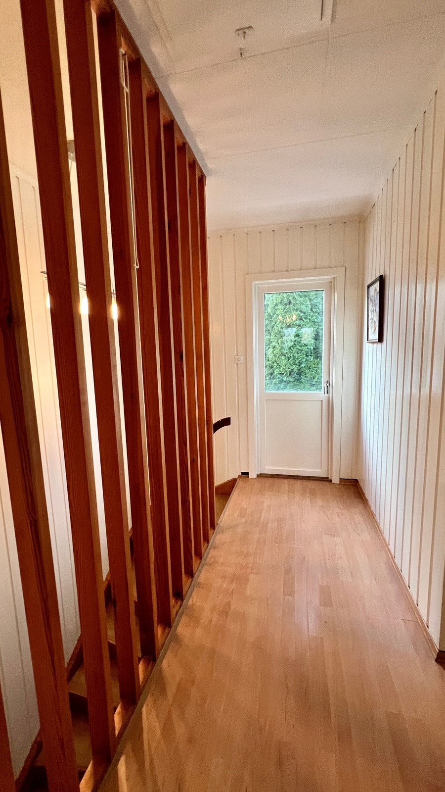 Tilgang til liten balkong fra gangen i andre etasje. Galleribilde