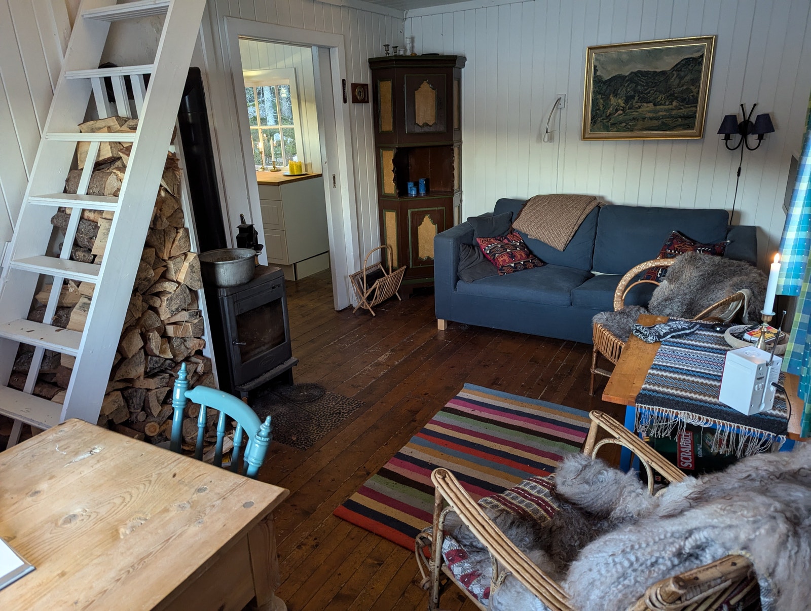 Stue mot kjøkken Galleribilde