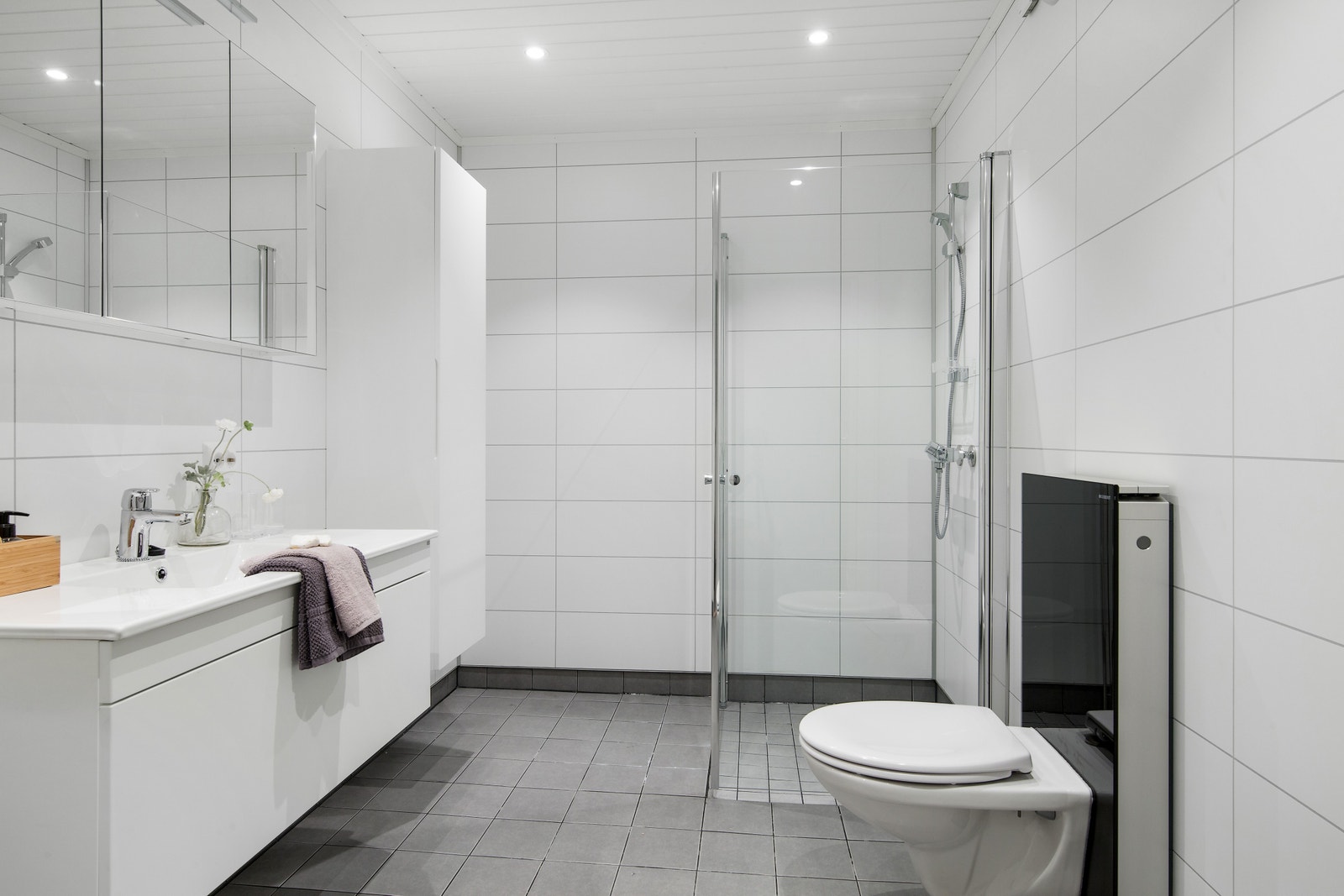 Bad med downlights og gulvvarme Galleribilde