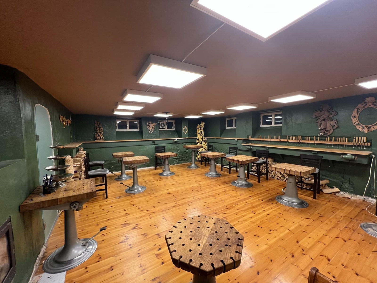 Treskjæringsverksted Galleribilde