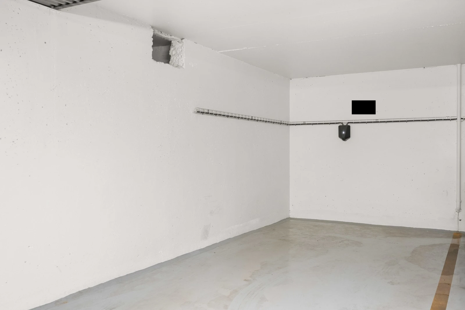 Moderne garasjeplass med lader ferdigstilt i 2024 Galleribilde