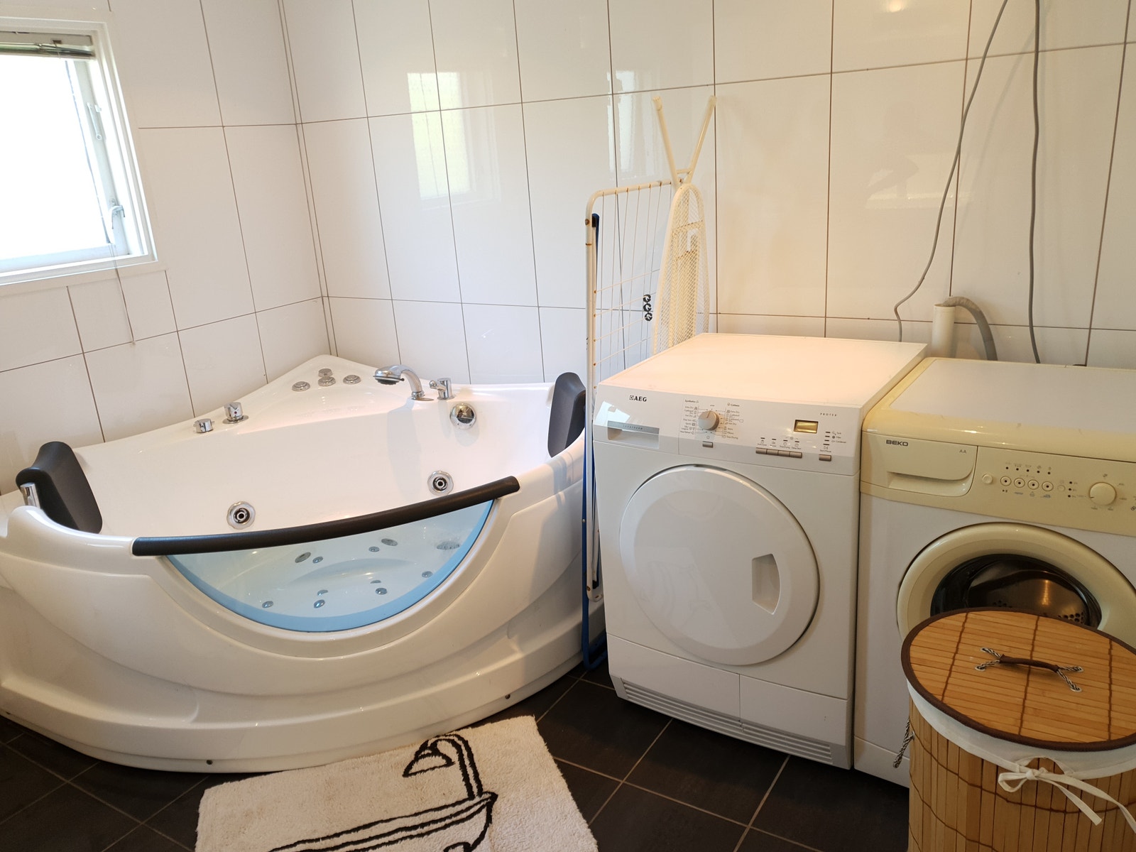 Baderom med jacuzzi Galleribilde