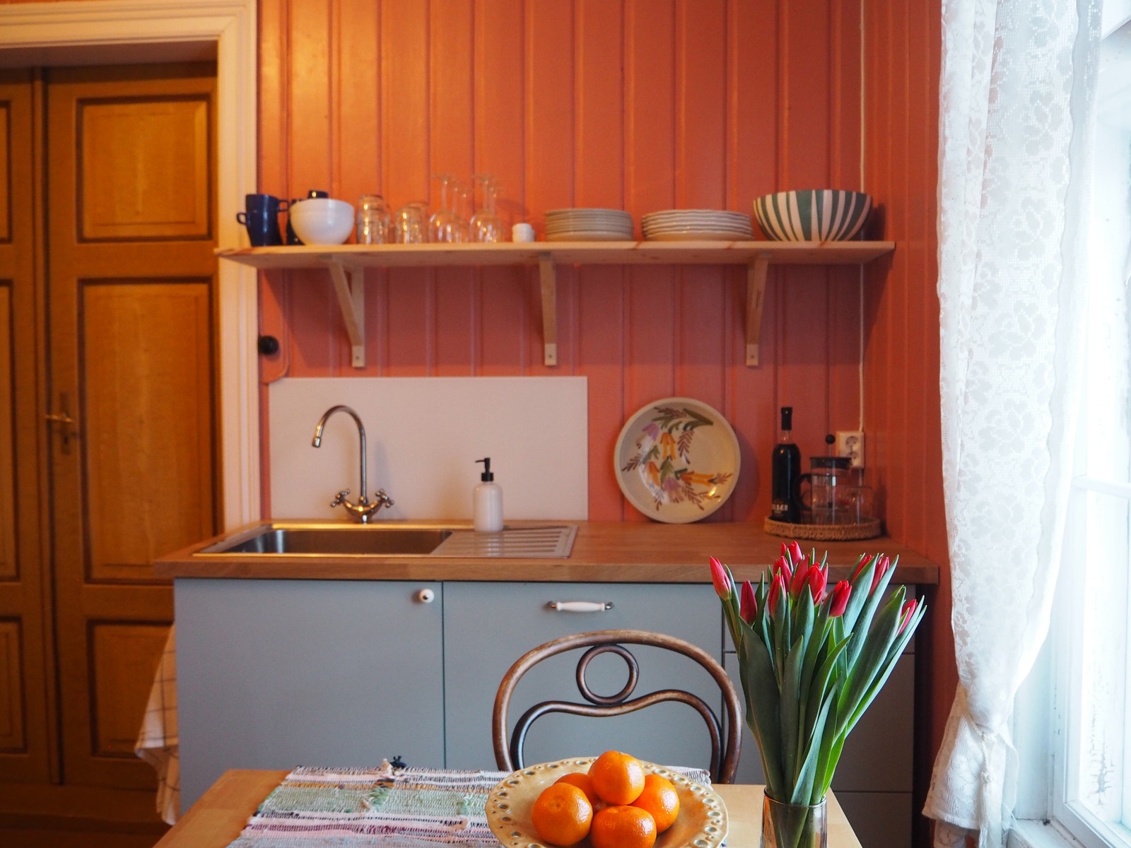 Hyggelig kjøkken, installert i 2024. Galleribilde