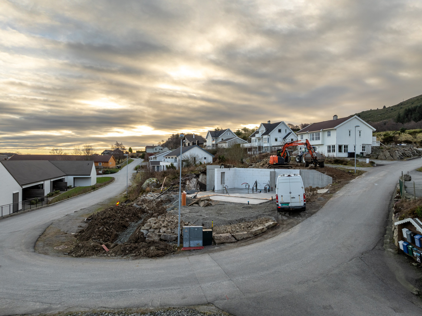 Byggingen er i gang - bilde tatt starten av desember 2024.