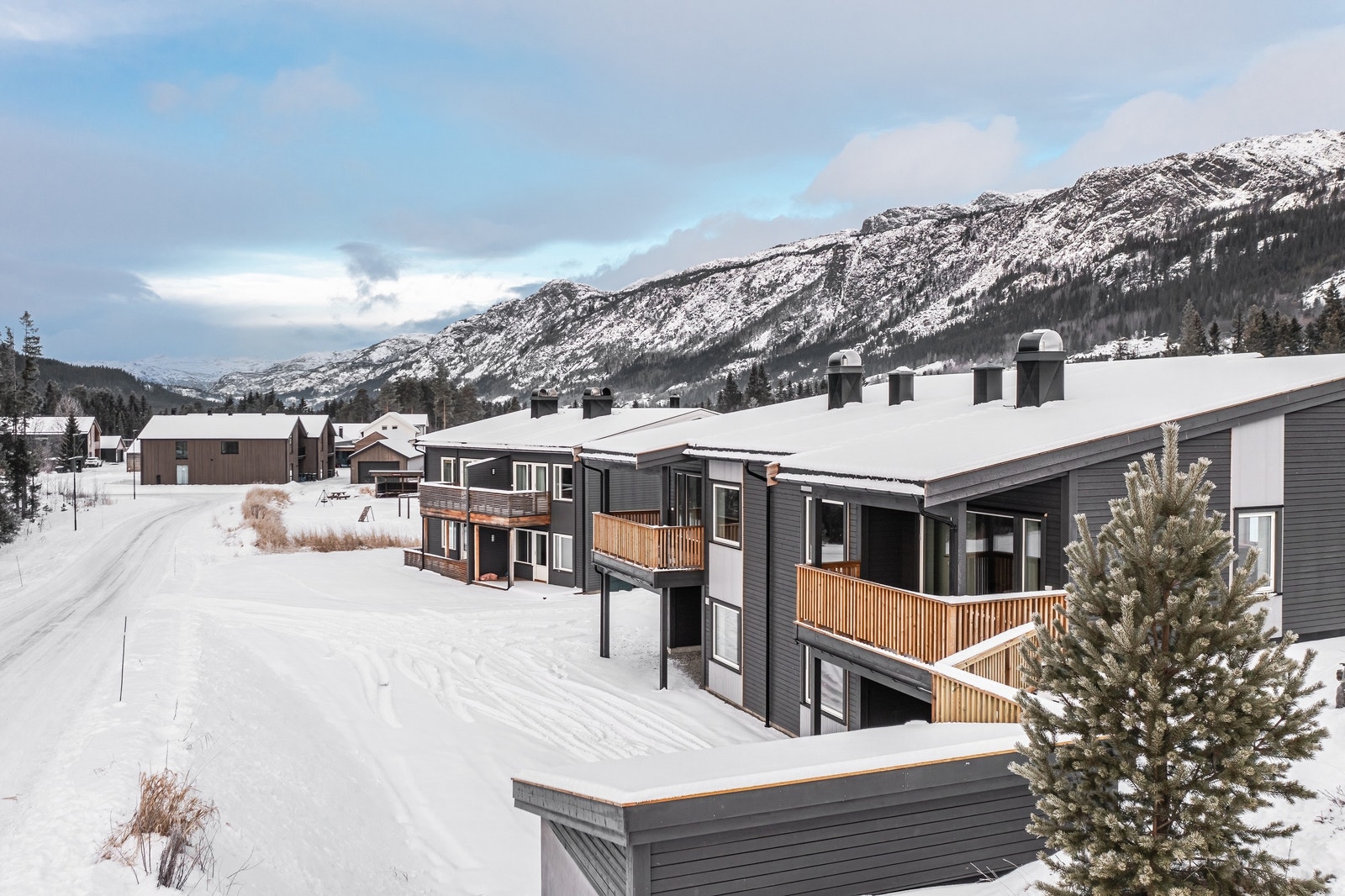 Det er også plass til carport/garasje på eiendommen. Vi gir gjerne et tilbud på dette. Galleribilde