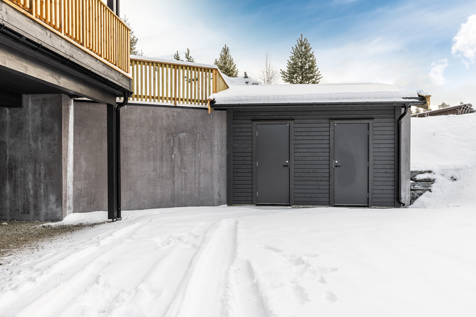 Det medfølger romslige sportsboder, én til hver leilighet. Galleribilde