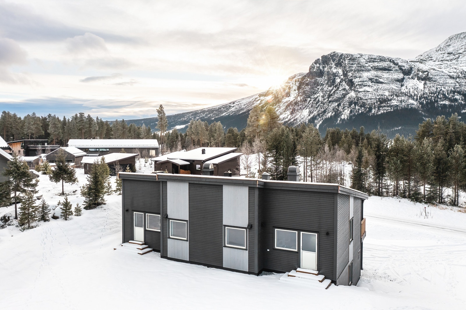 På nordsiden av boligene er det et fint uteområde hvor man kan nyte både morgen- og kveldssol. Galleribilde