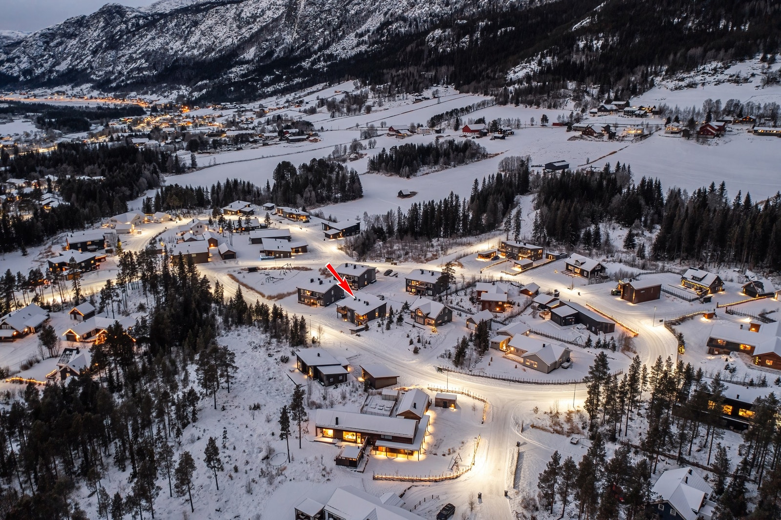 Fra Svøo er det opplyst gang- og sykkelvei til Hemsedal Sentrum, det tar ca. 20 min å sykle til sentrum. Galleribilde