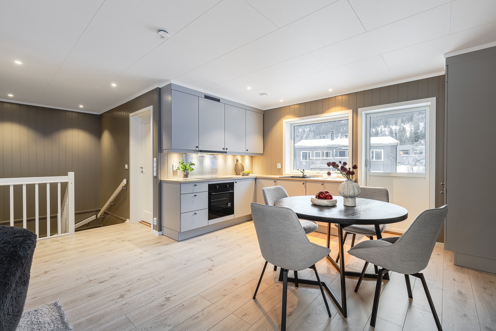 Kjøkkenet er boligens hjerte og er av kvalitetsmerket Strai. Galleribilde