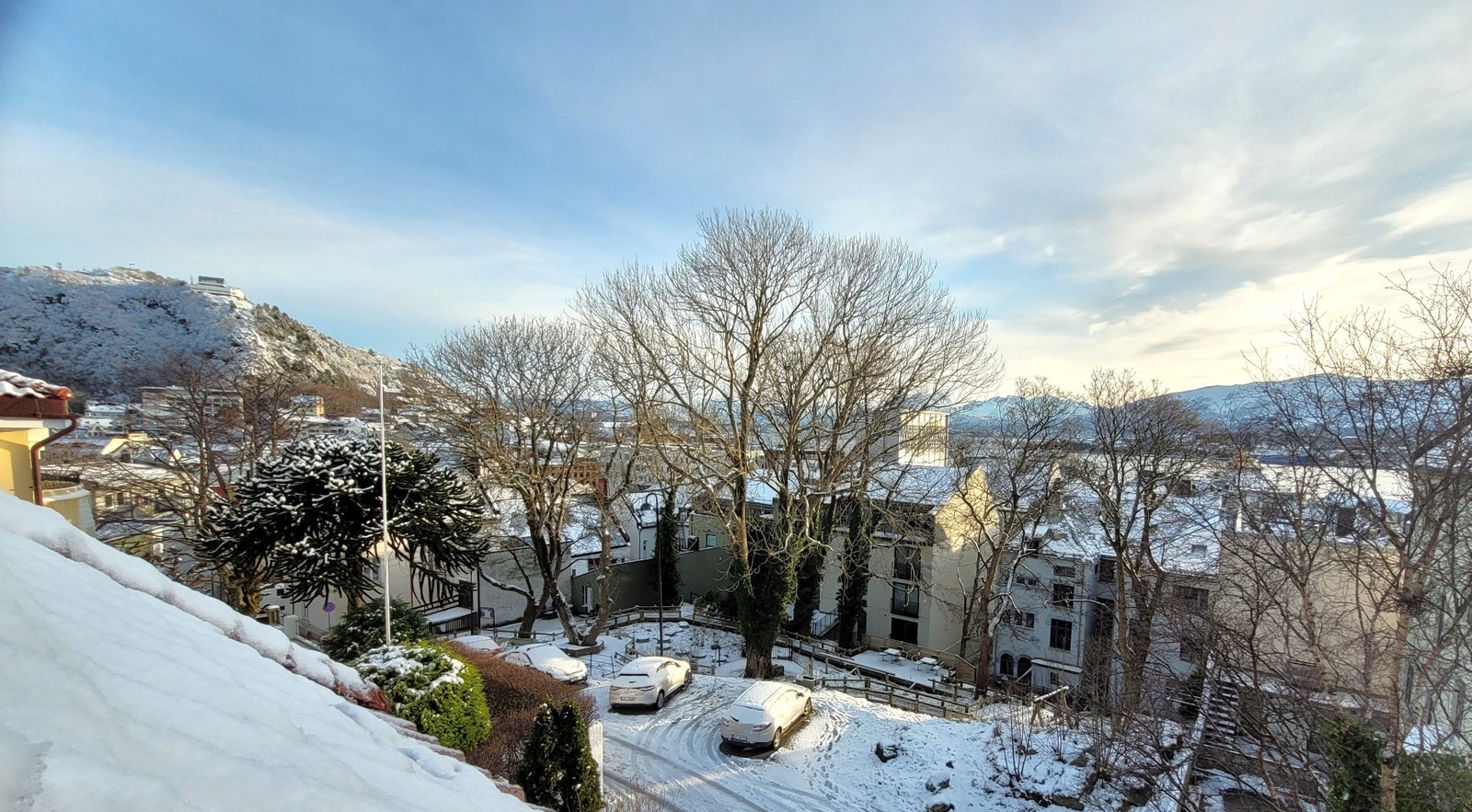 Fra loftet har man vid utsikt i alle retninger, her mot sørøst. Galleribilde