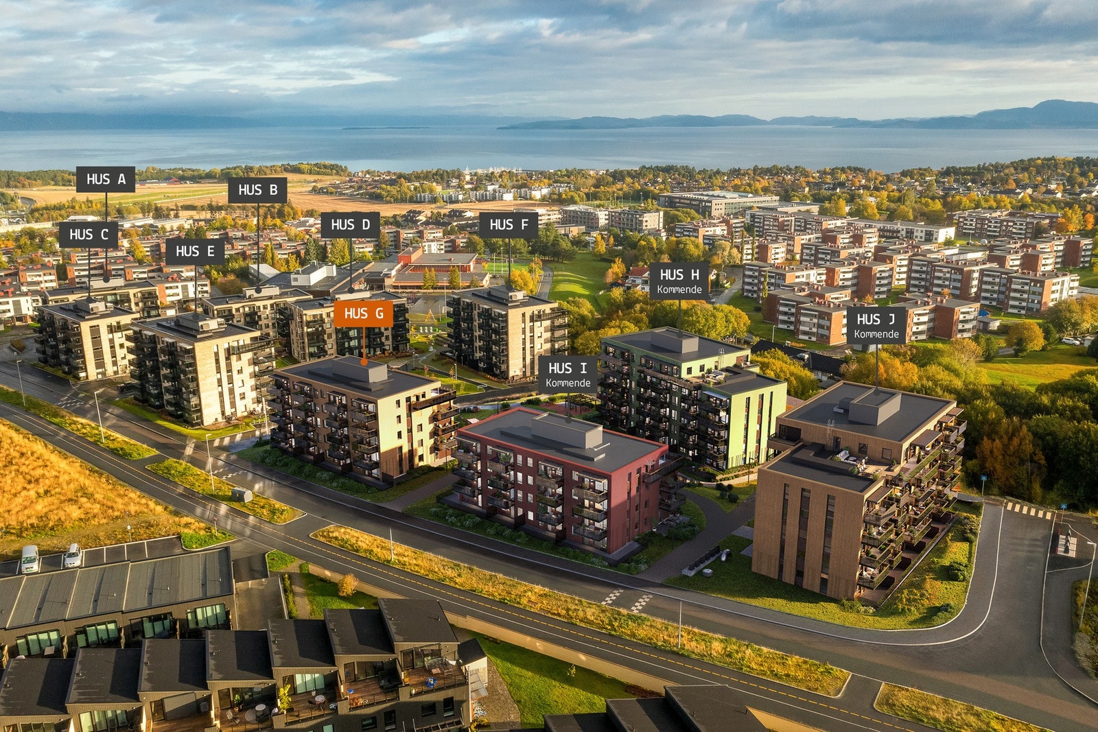 Prosjektet ligger midt i mellom by- og friluftliv på Strindalia, i grønne og fredfulle omgivelser. Illustrasjon, avvik vil forekomme. Galleribilde