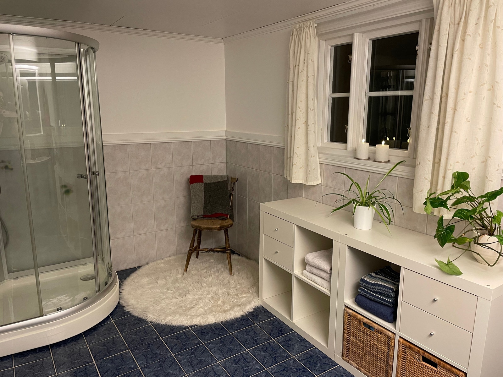 Stort bad på 12 m2. Her er det mulig å kombinere bad/vaskerom om ønskelig. Galleribilde