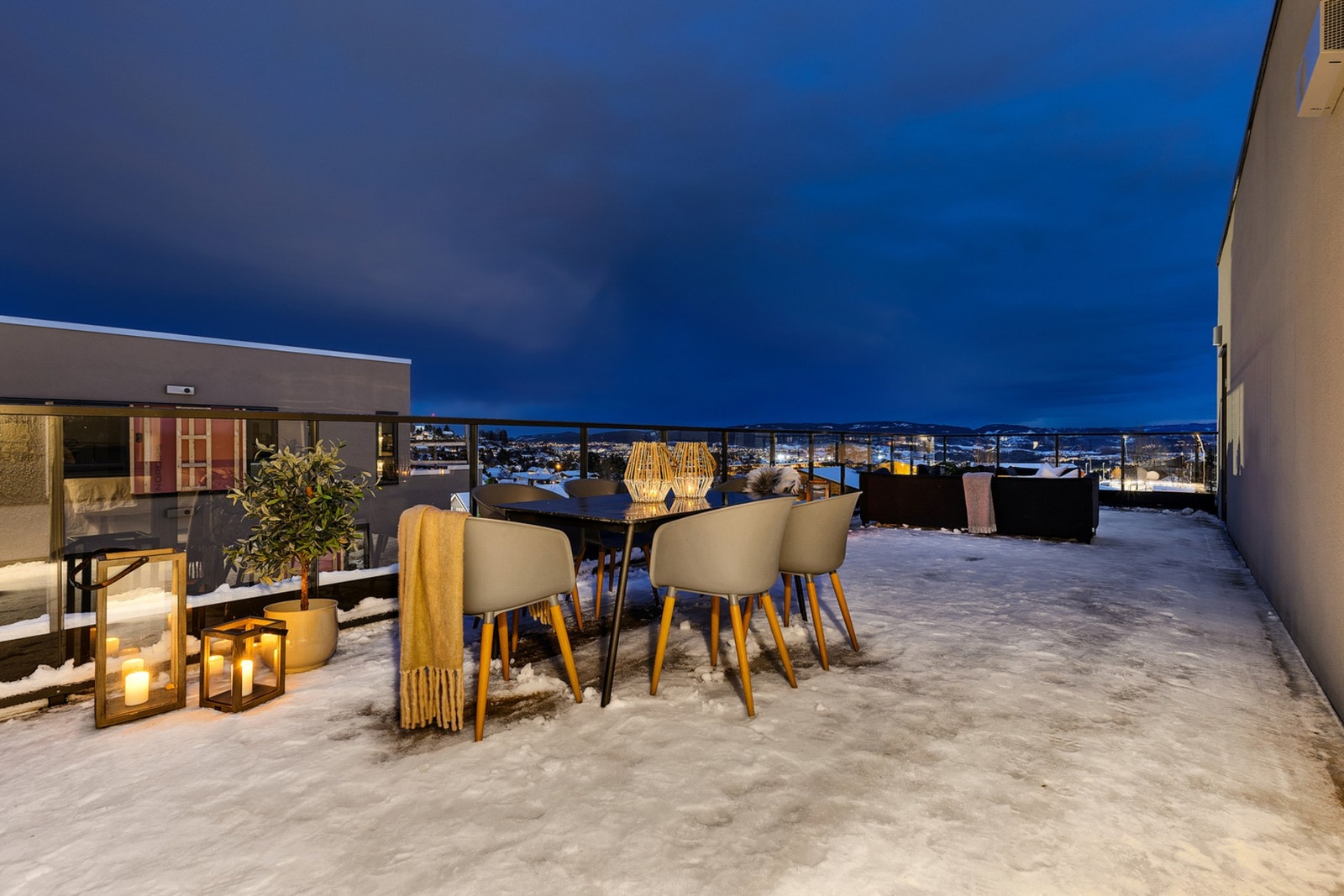 TAKTERRASSE | Privat takterrasse på ca. 60 kvm Galleribilde