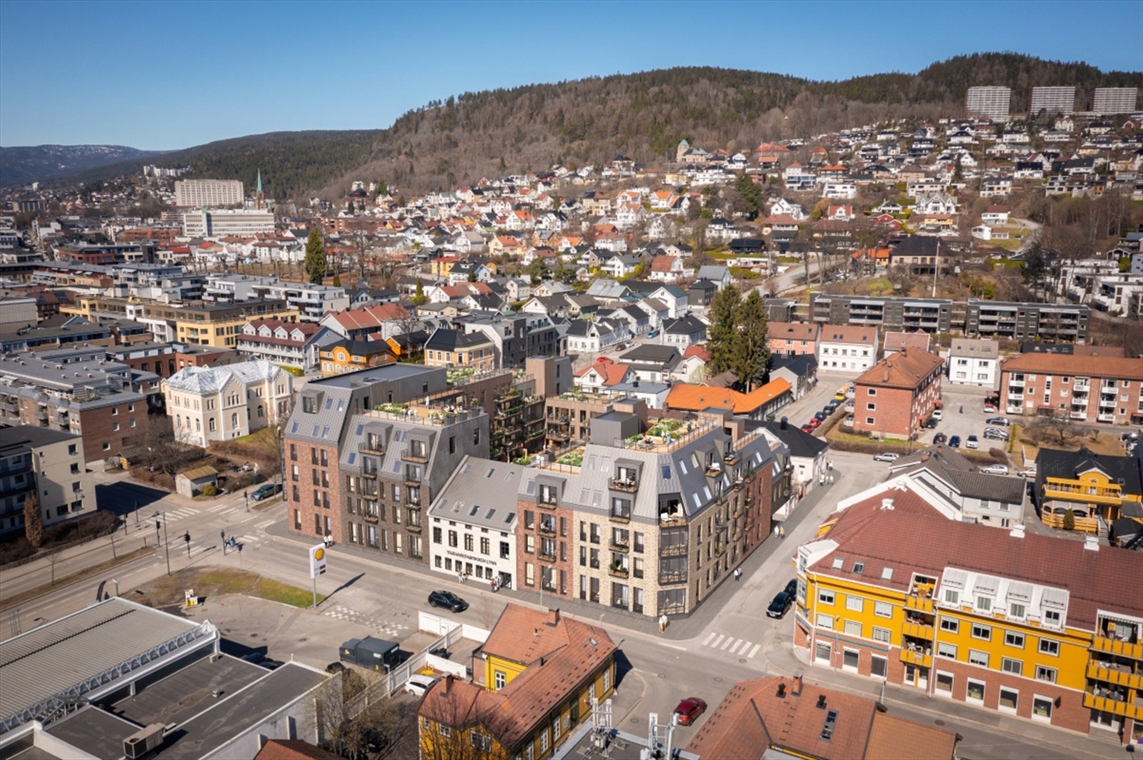 Farveriet har en flott beliggenhet med nærhet til blant annet et pulserende byliv, Drammensmarka rett opp bakken og en kort spasertur til Bystranda Galleribilde
