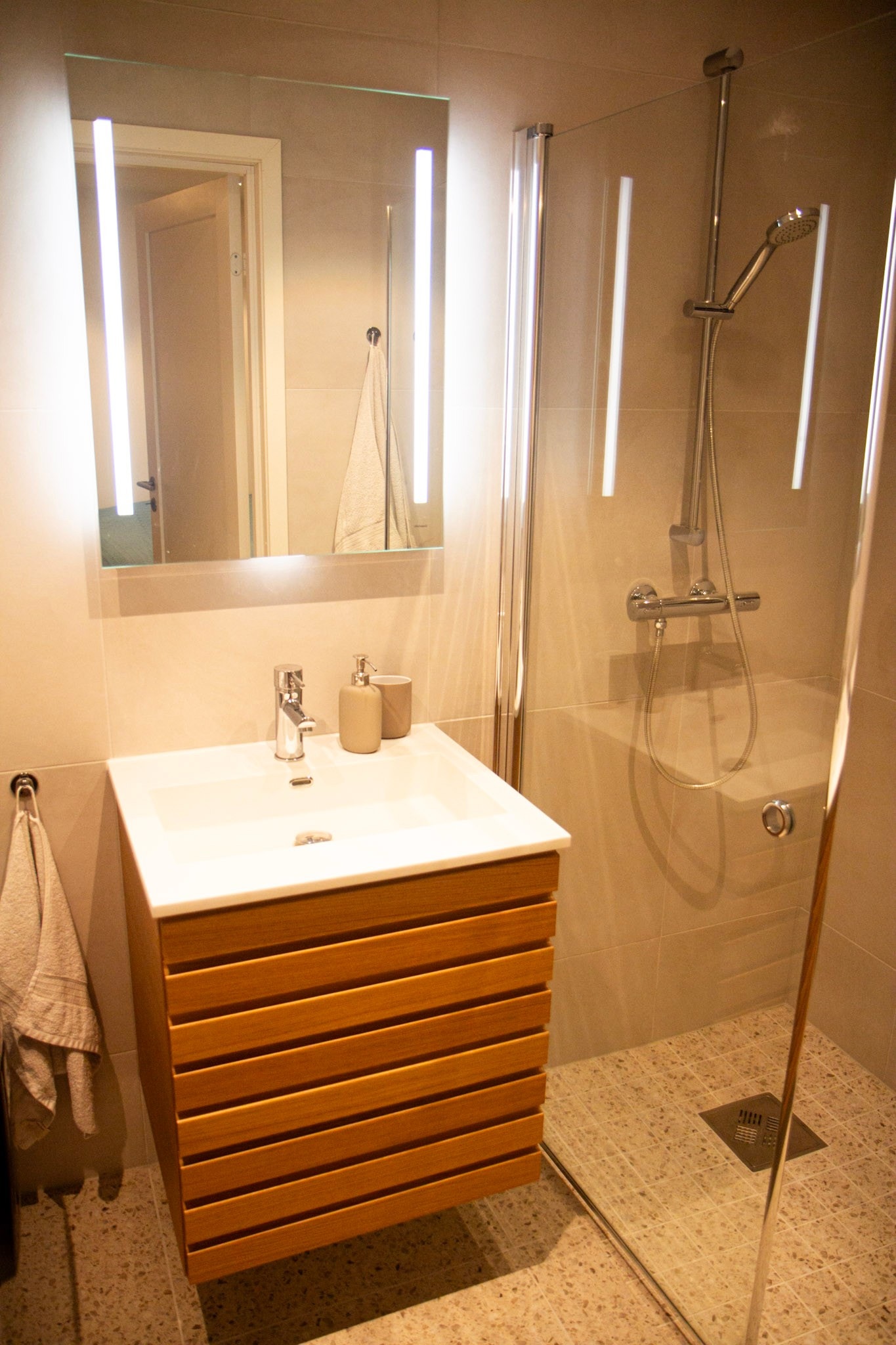 Eksklusive fliser og baderomsinnredning Galleribilde