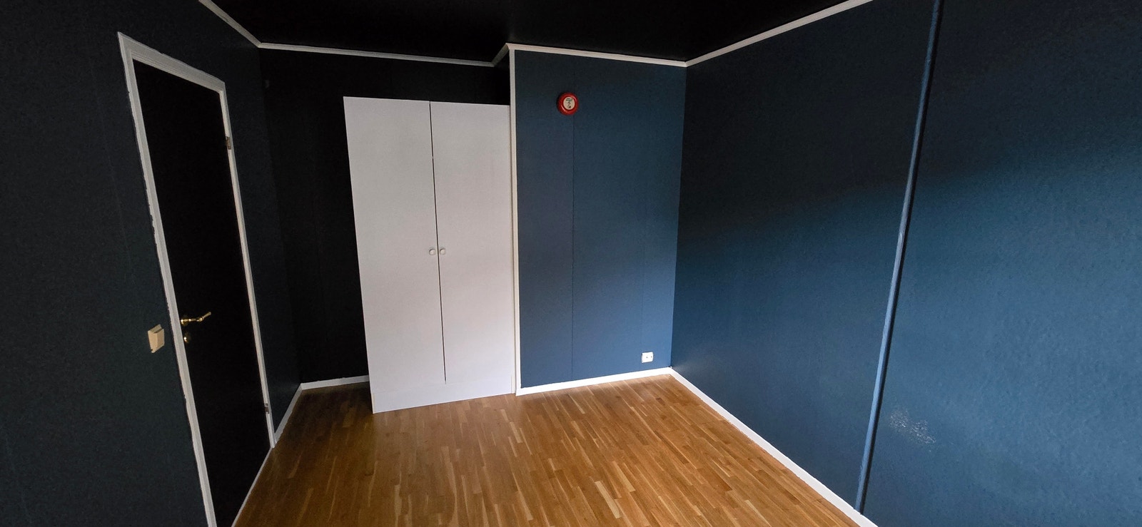 Soverom med garderobe Galleribilde