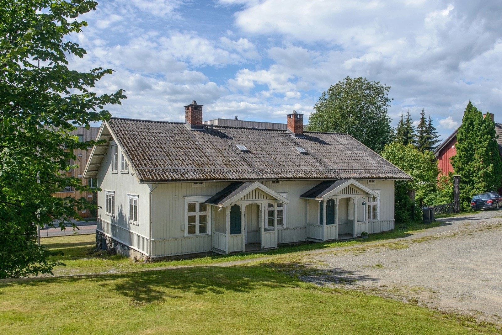 Bokollektivet har egen inngang til venstre. Galleribilde