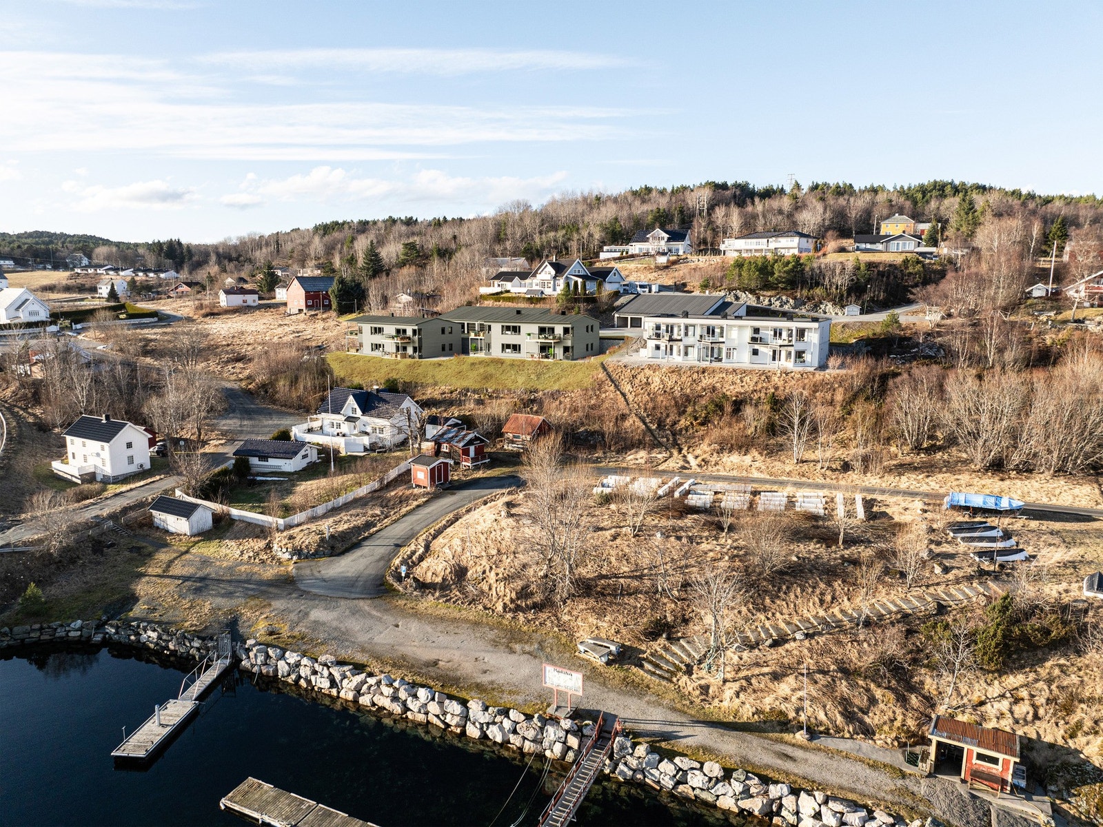Leilighetene ligger fint til i et rolig område med gode sol- og utsiktsforhold Galleribilde