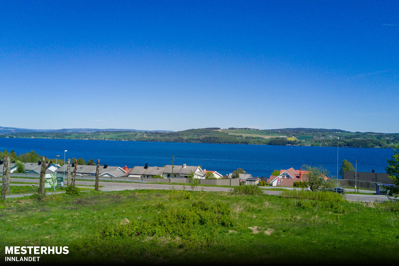 Utsikt over Mjøsa. Bildet er tatt før Bondelia Hage ble igangsatt.