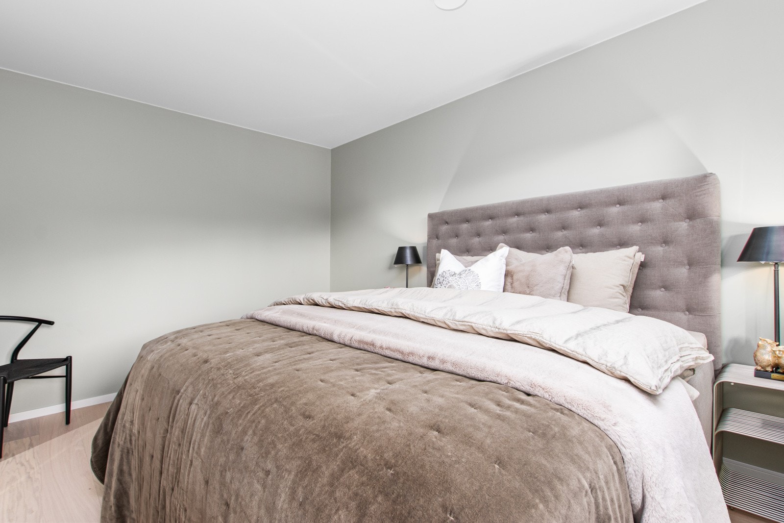 Soverom med god plass for garderobe. Galleribilde