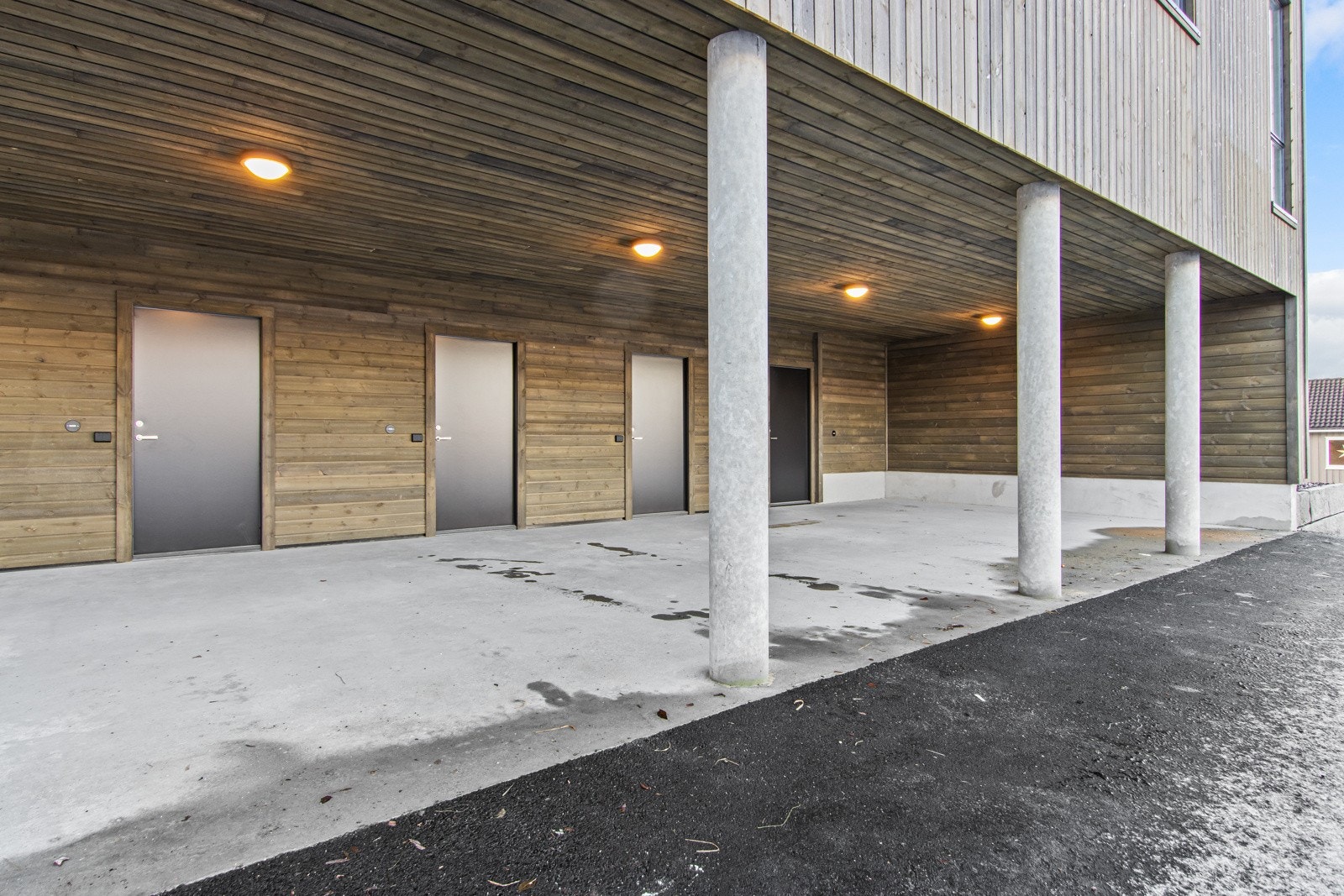 Carport med tilhørende sportsbod. Galleribilde