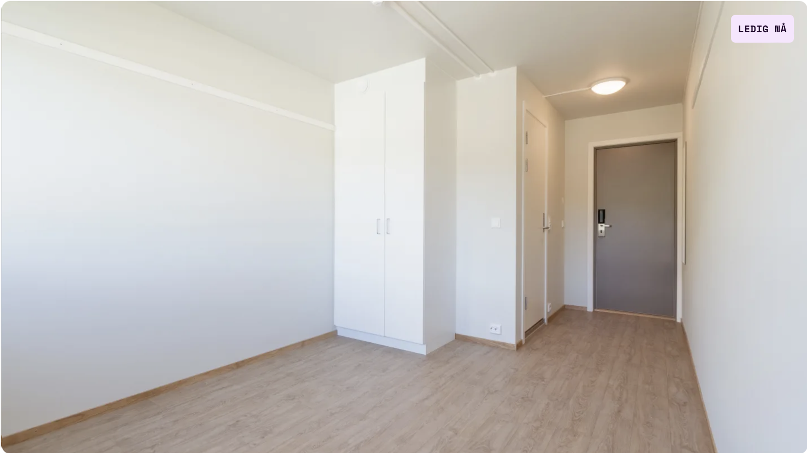 Du får god skapplass på hybelen din. Galleribilde