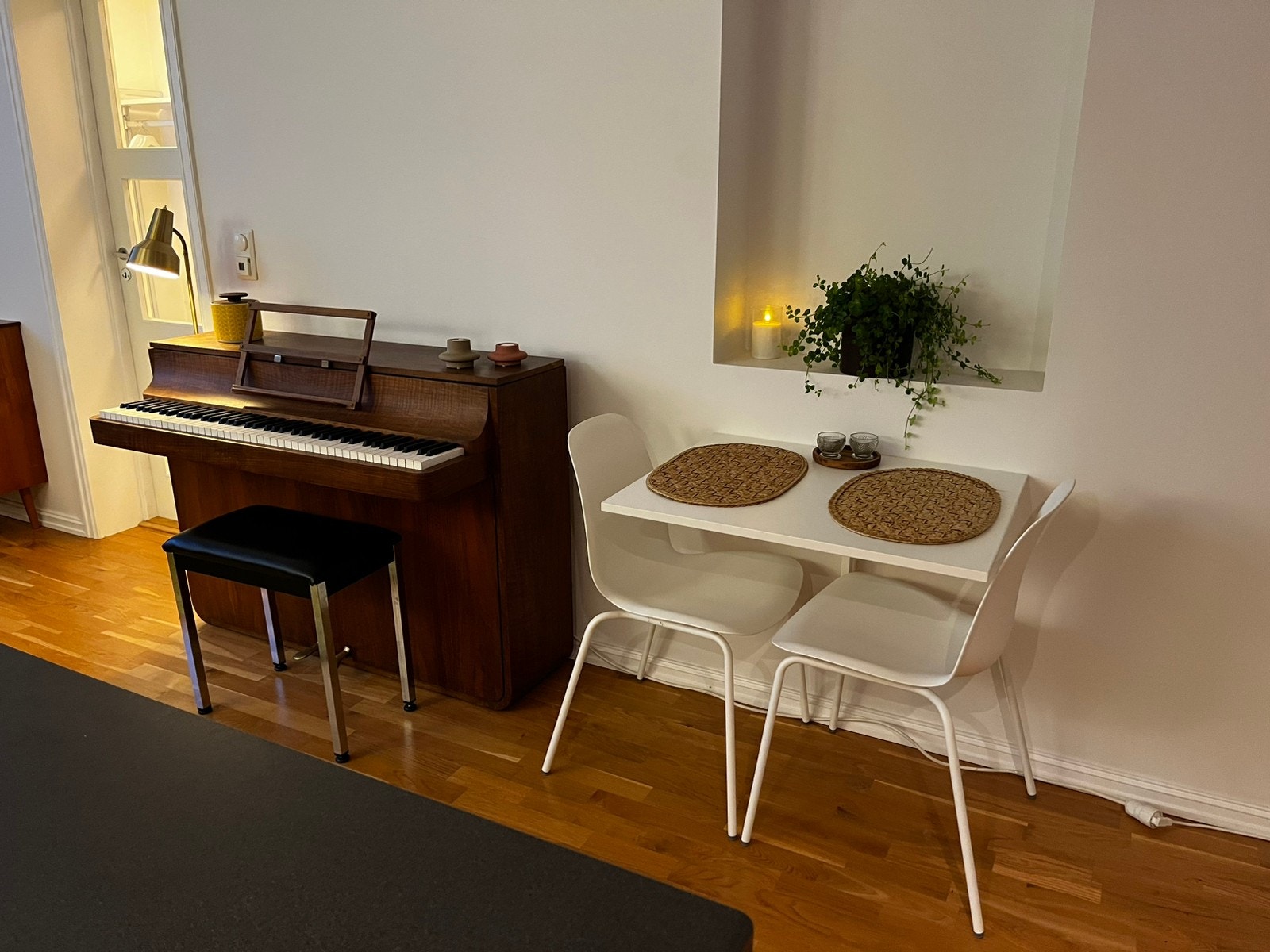 Lite piano (pianette), dansk design fra 50-tallet Galleribilde