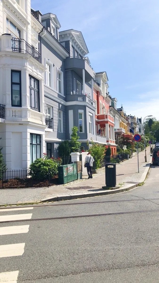 Utenfor bygget Galleribilde