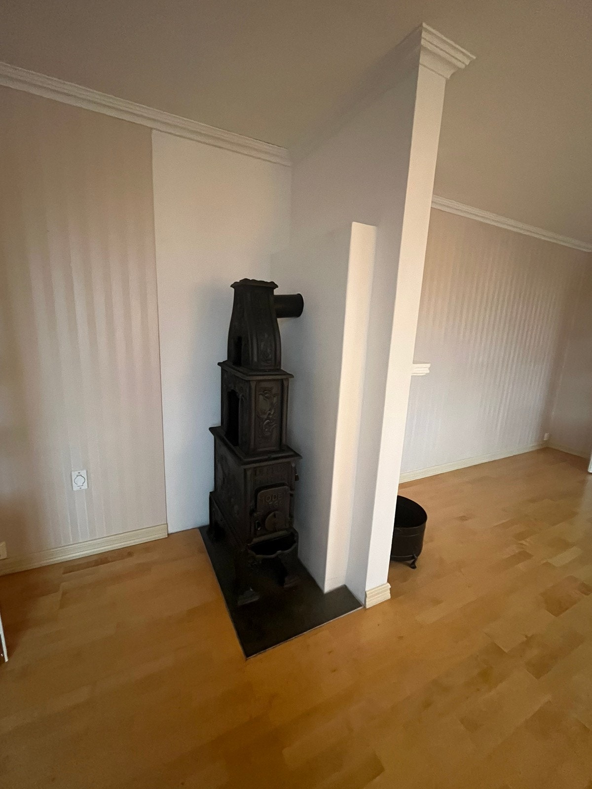 Vedovn i hovedstuen som varmer godt på vinterhalvåret Galleribilde