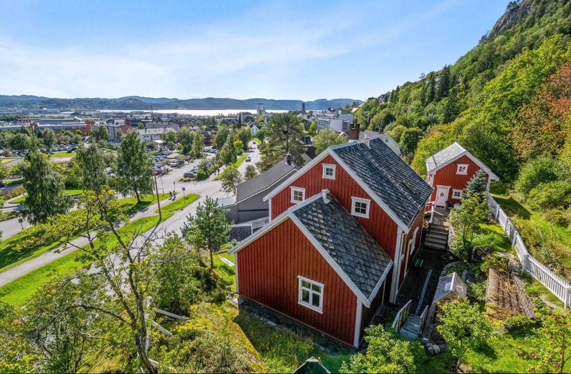 Det er 2 minutters gangavstand til Namsos sykehus og 10 minutter gange til sentrum. Galleribilde