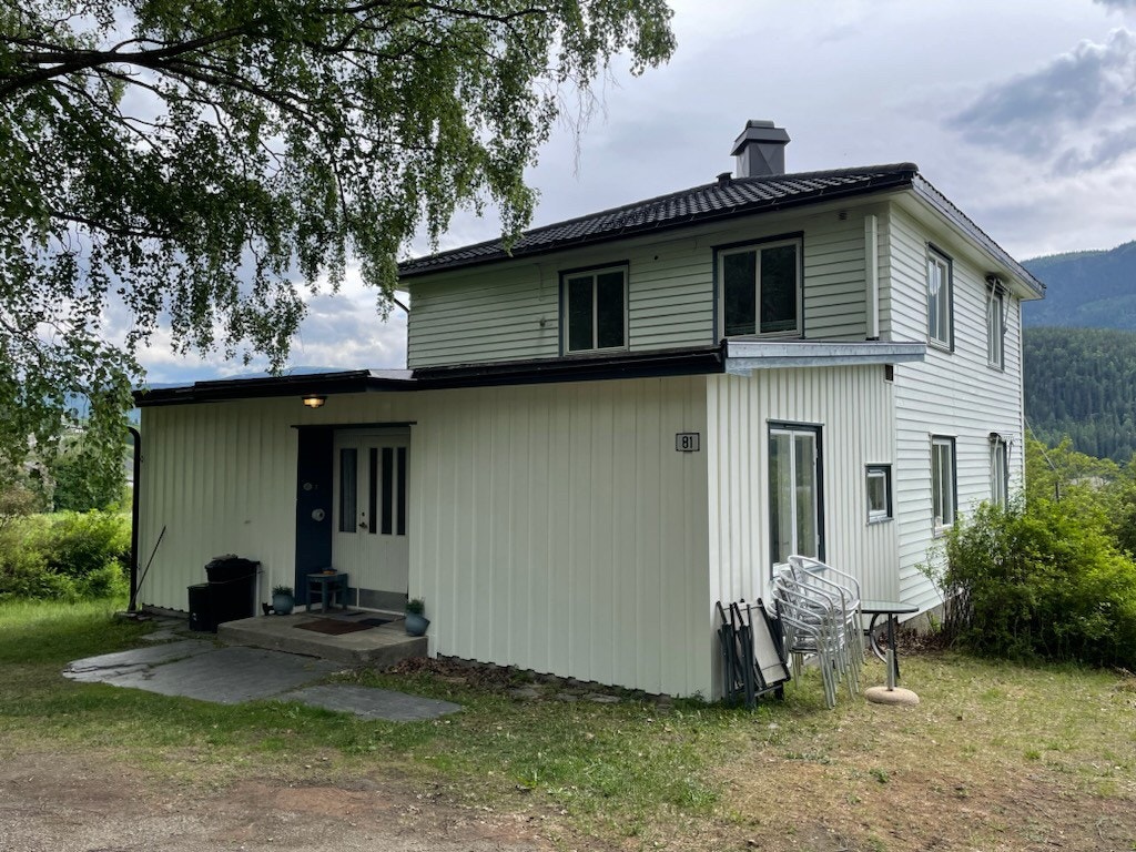 Husets nordside. Leiligheten er i 2 etg Galleribilde