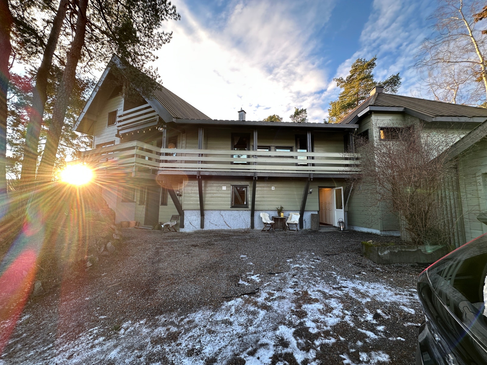 Fasade enebolig mulighet for parkering utenfor. Galleribilde