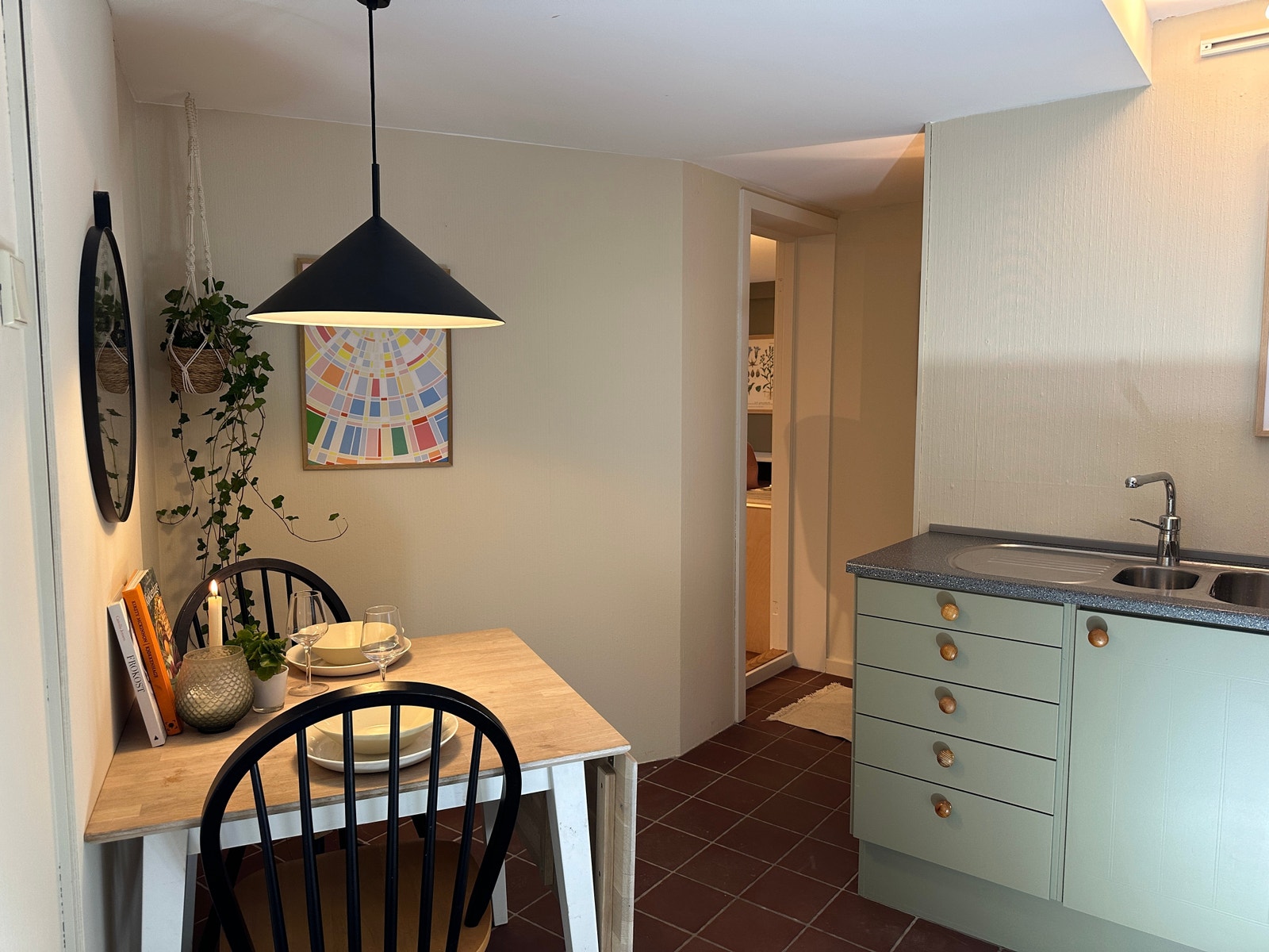 Kjøkken mot soverom / stue. Galleribilde