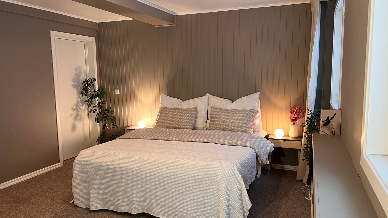 Soverom 1 med 180 cm seng Galleribilde