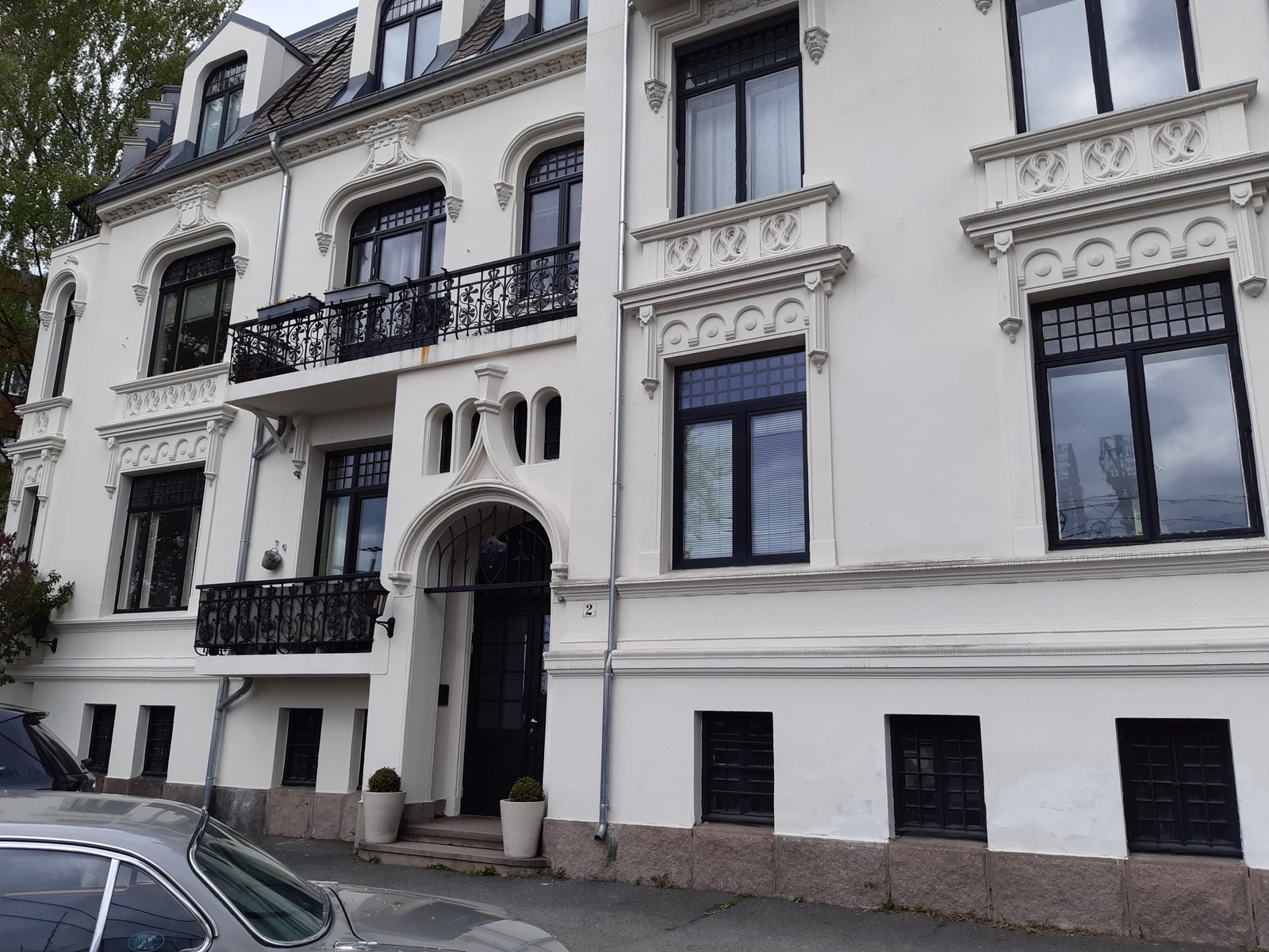 Hovedinngang. Det finnes også en inngang på baksiden Galleribilde