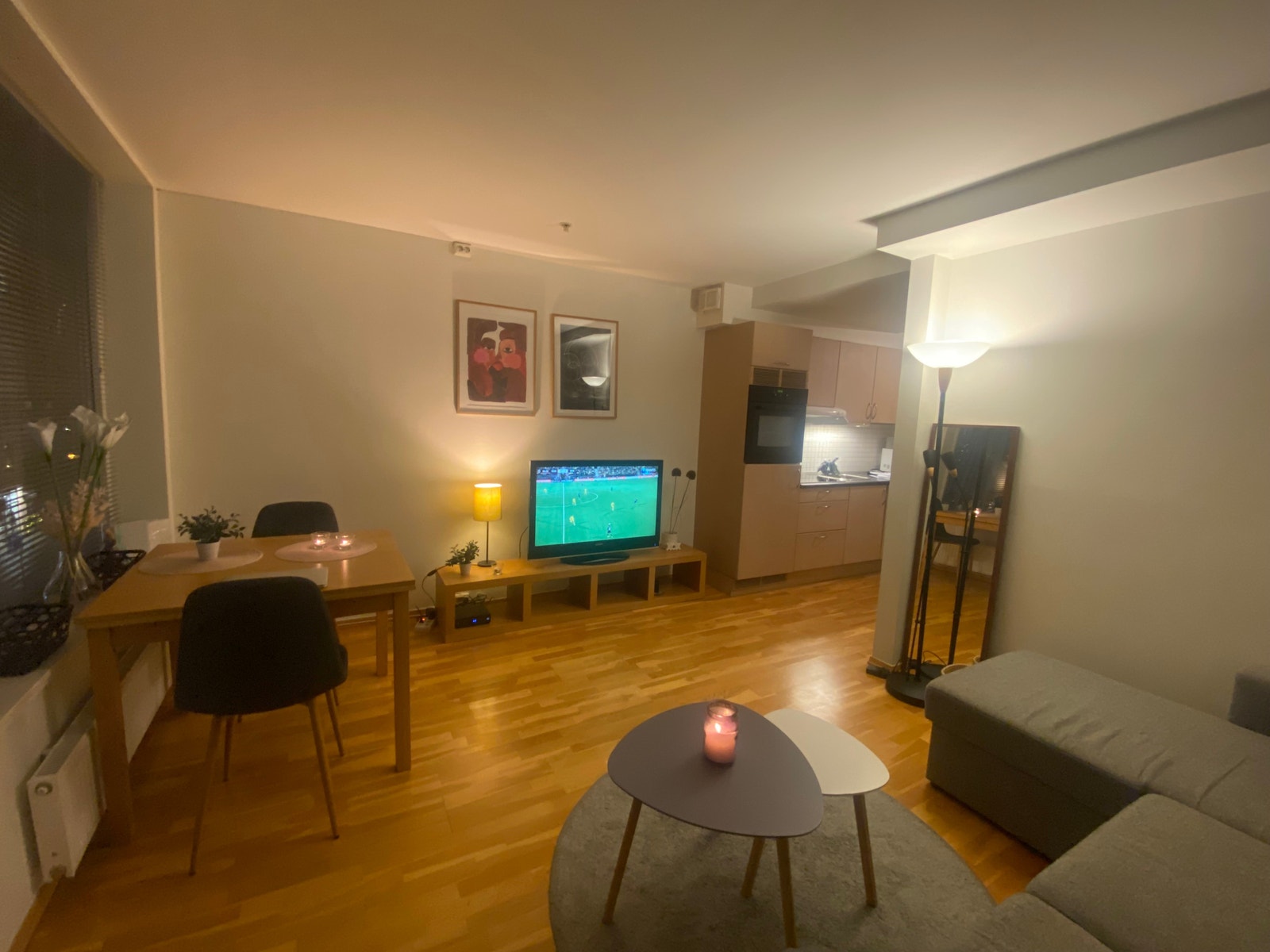 Romslig fin stue Galleribilde