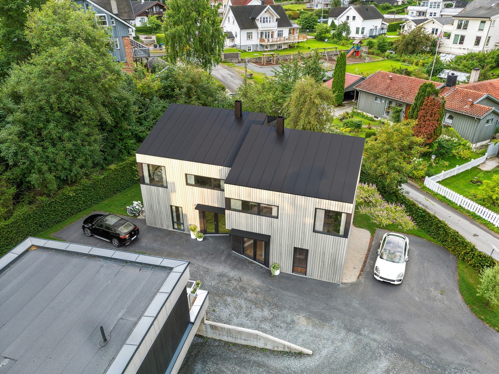 Parkeringsplass på eiendommen. Galleribilde