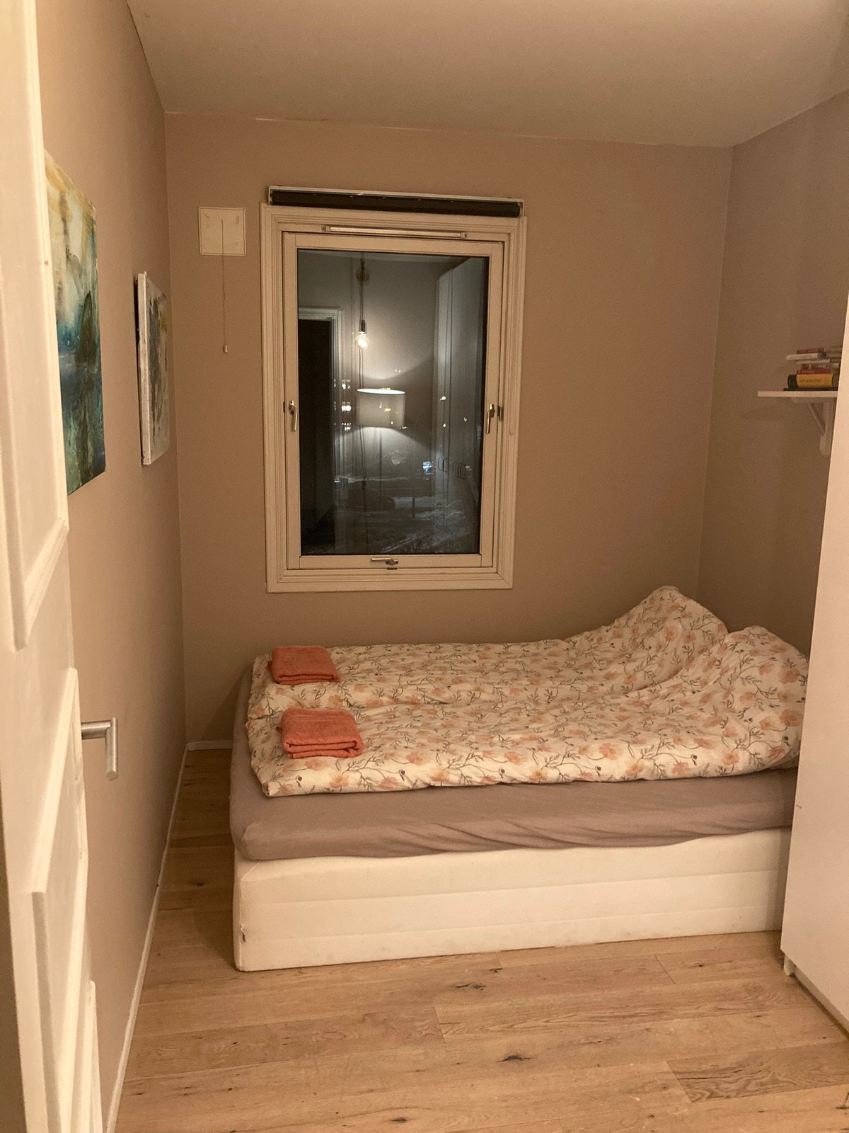 Soverom 1 inngang fra gang Galleribilde