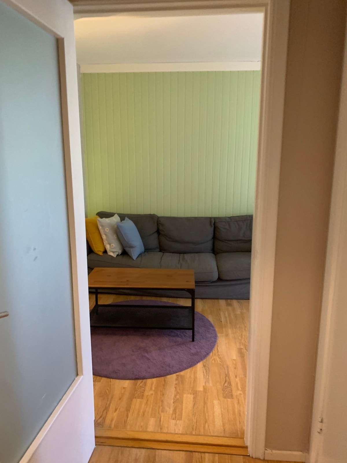 Inngang stue fra gang Galleribilde