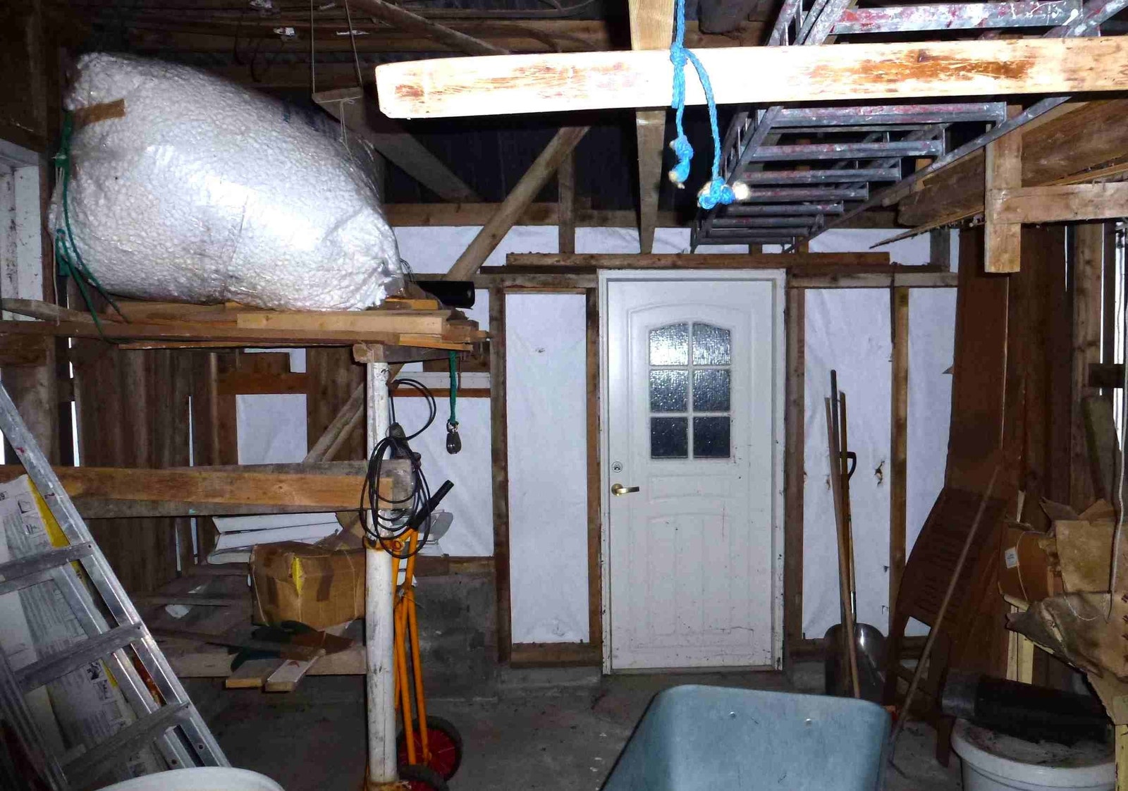 Innvendig i garasje/uthus, tatt mot skippergata Galleribilde