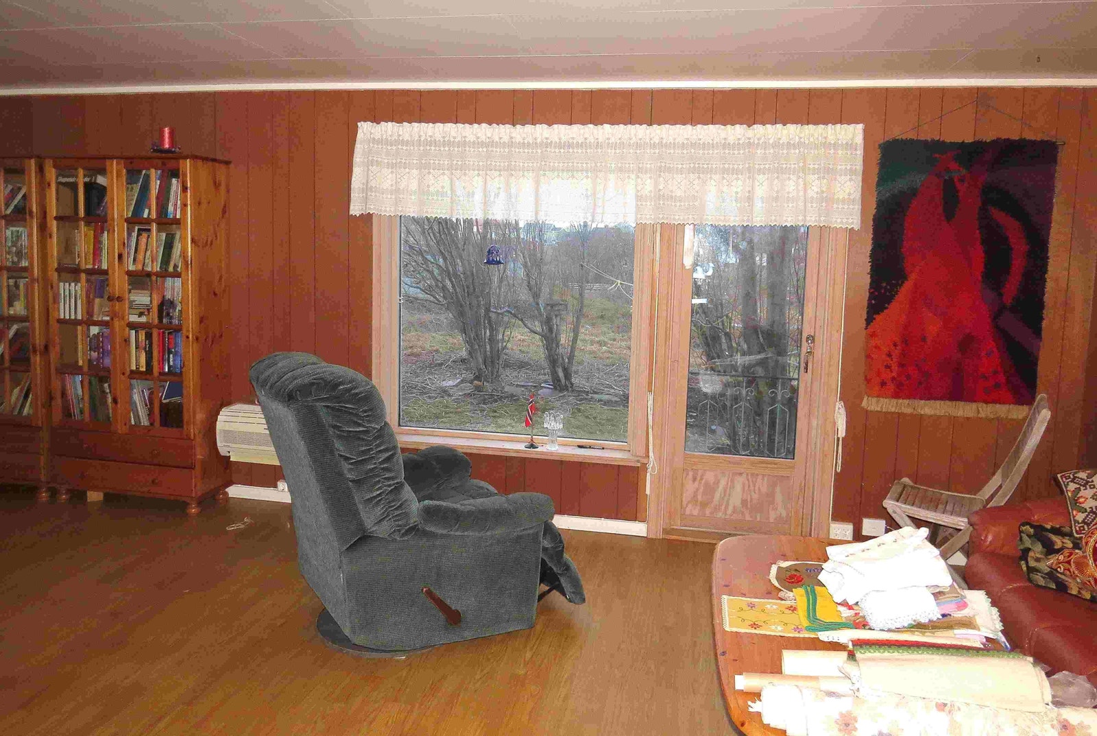 Tatt fra spisestue inn i (halve) stua, den fortsetter mot venstre Galleribilde