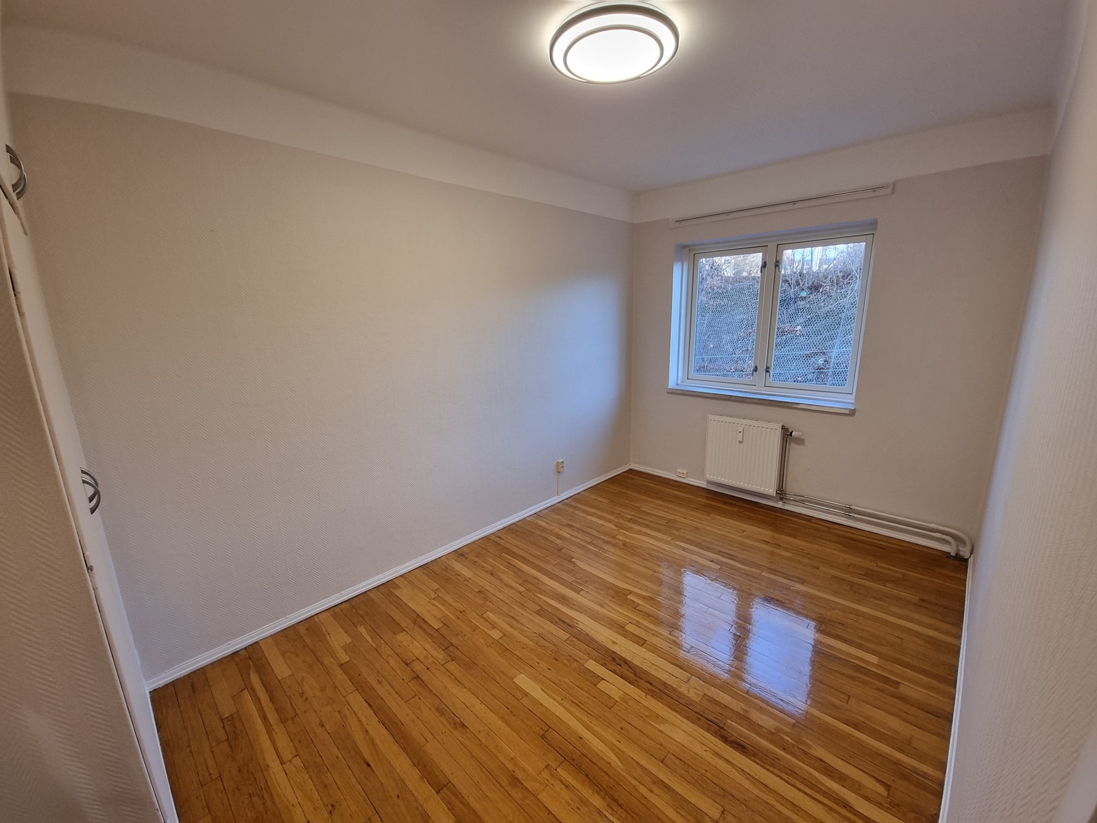 Rom 2 vender ut mot bakgården. Galleribilde