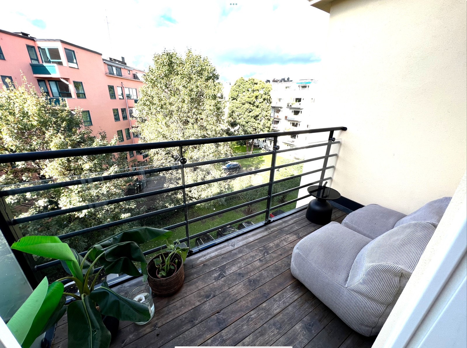 Felles balkong mot bakgård Galleribilde