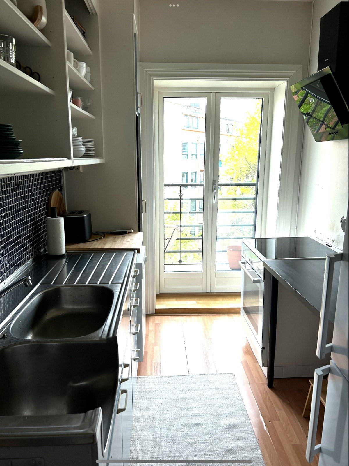 Kjk med utgang til balkong Galleribilde