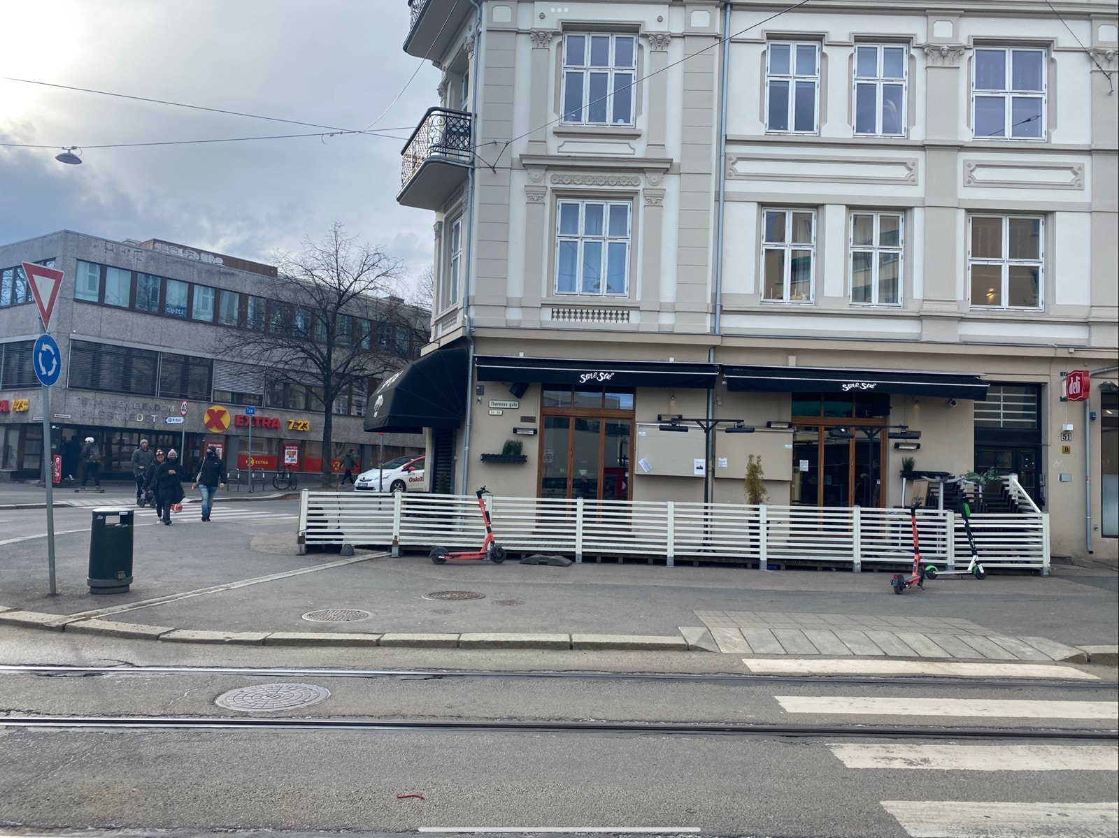 Matforretning rett ved Galleribilde