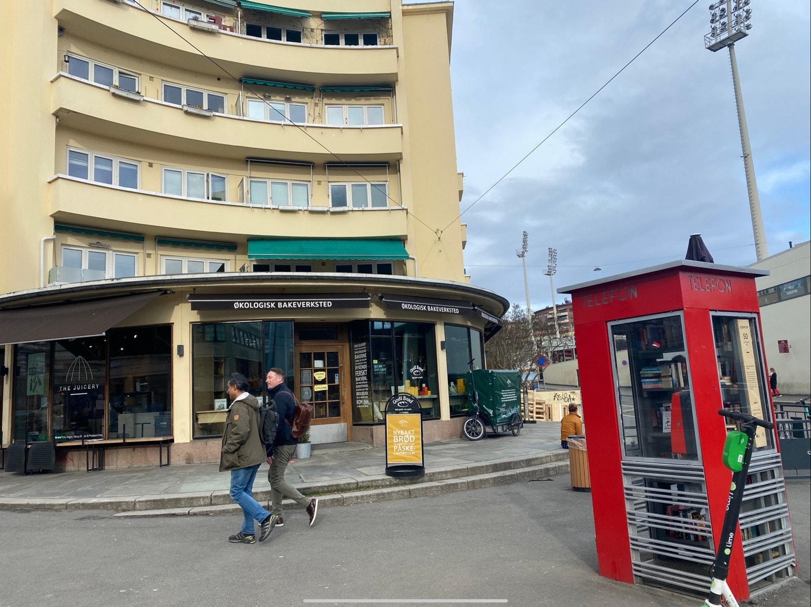 Ferskt brød og digg kaffe i 1 etg Galleribilde