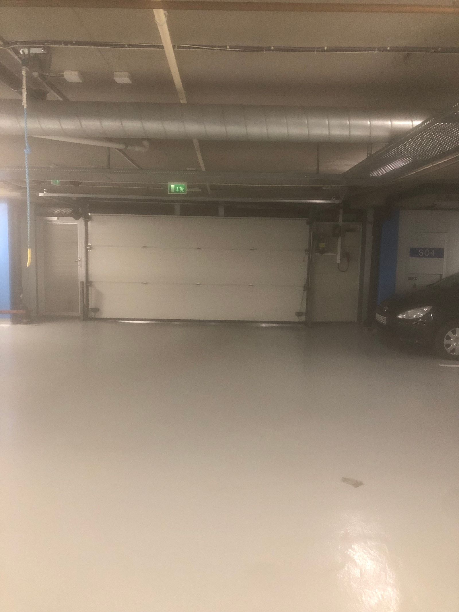 Garasjeanlegg med elektronisk døråpner Galleribilde